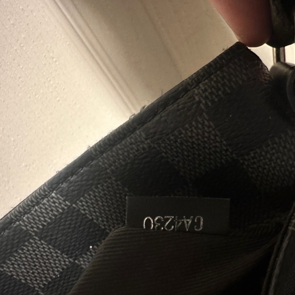 LOUIS VUITTON DISTRICT NM MESSENGER BAG - DAMIER GRAPHITE PM - Picture 4 of 13